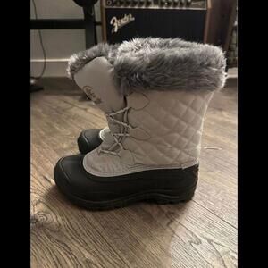Kamik Momentum Lo 3 Snow Boots White Women’s Boots Size 6 Built In The USA